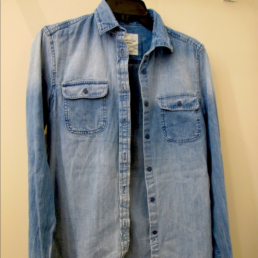 AMERICAN EAGLE LIGHT DENIM JACKET